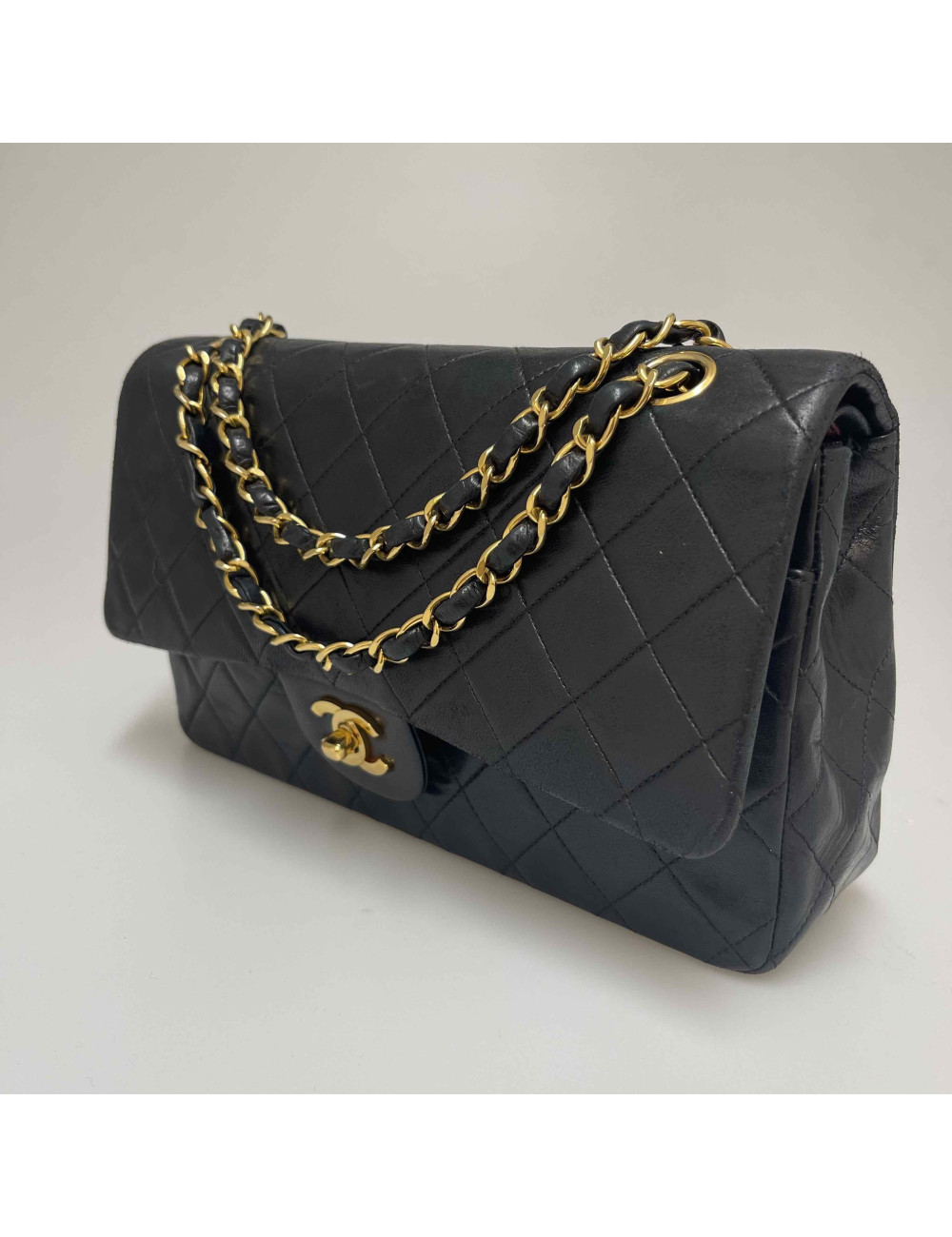 Timeless CHANEL noir vintage matelassé