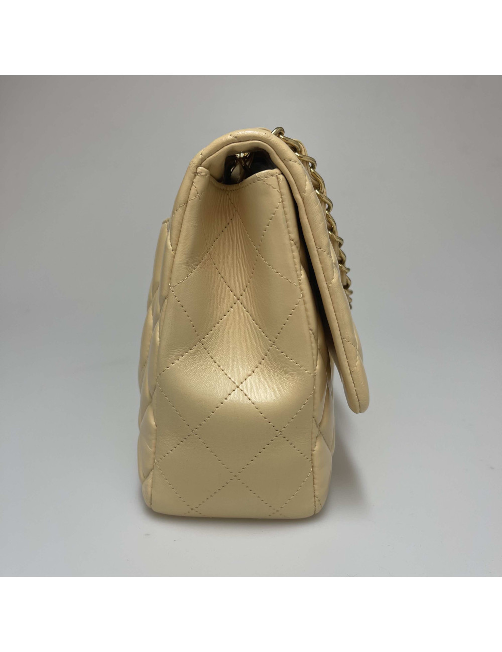 Jumbo CHANEL cuir d'agneau beige