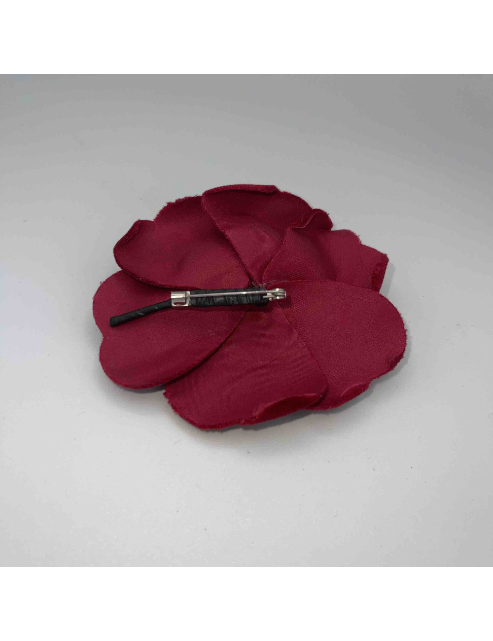 Broche camélia CHANEL velours rouge 