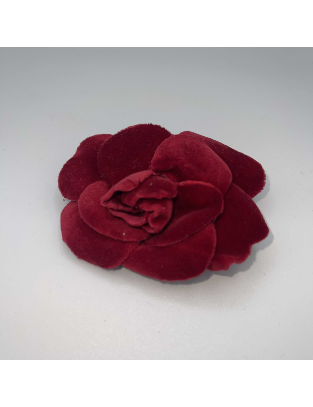 Broche camélia CHANEL velours rouge 