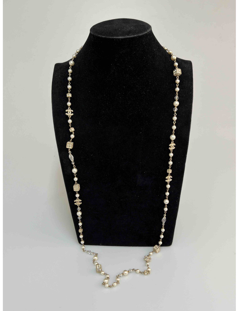 Sautoir CHANEL perles dès en strass