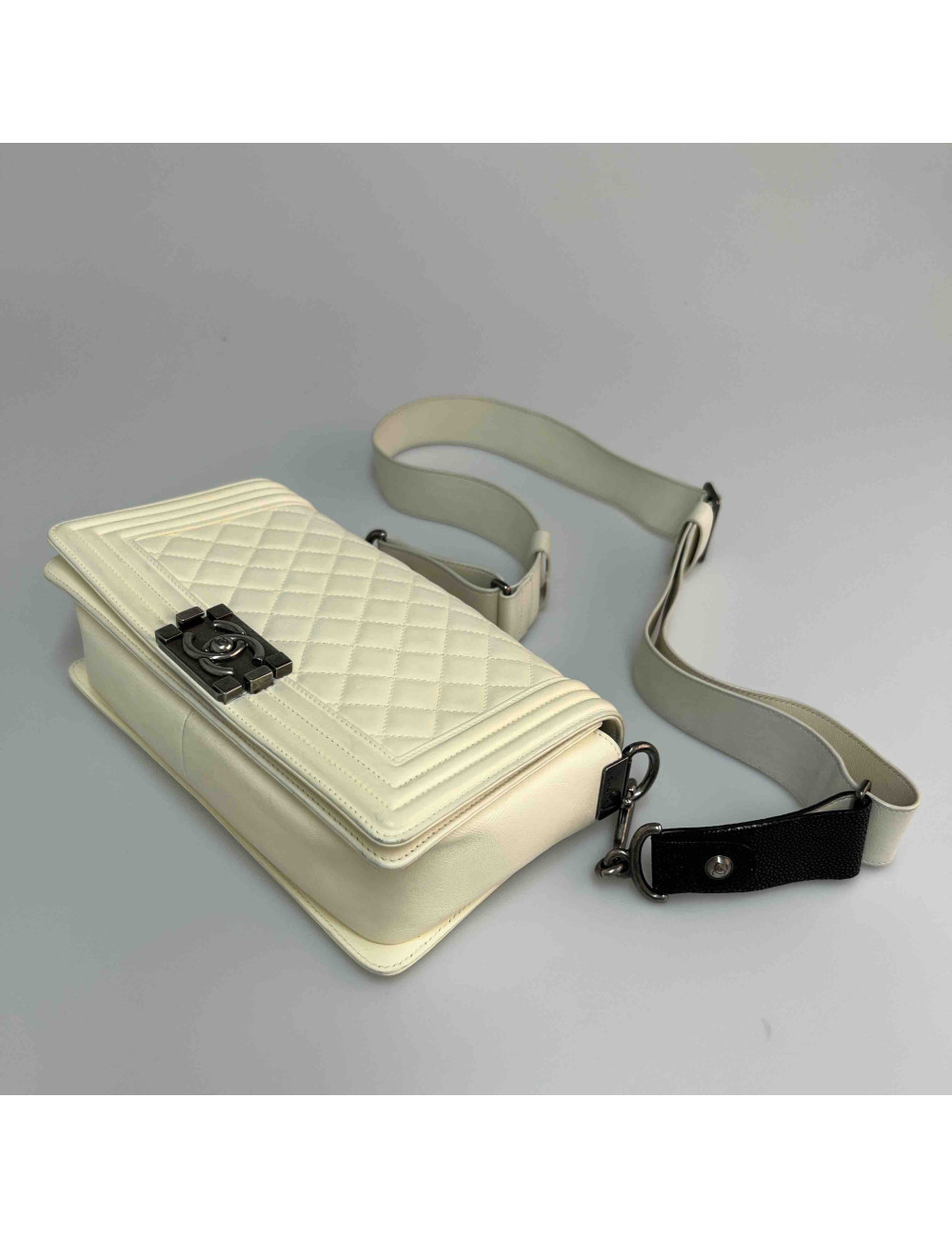 Sac Boy CHANEL coquille d'oeuf bandoulière