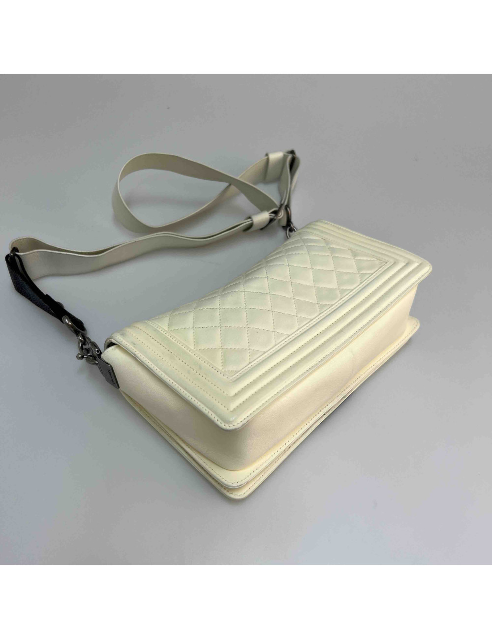 Sac Boy CHANEL coquille d'oeuf bandoulière