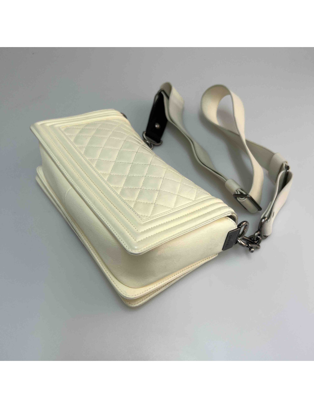 Sac Boy CHANEL coquille d'oeuf bandoulière