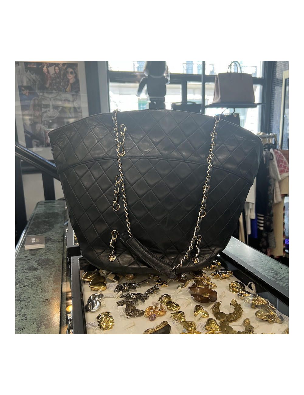 Cabas vintage CHANEL cuir d'agneau noir