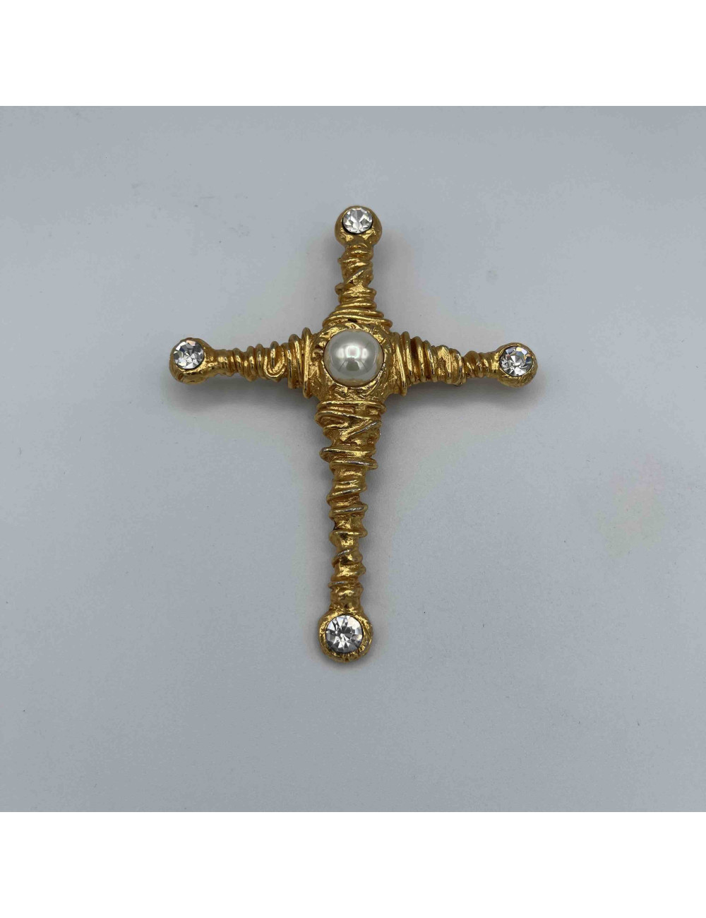 Broche vintage CHRISTIAN LACROIX dorée strass et perle