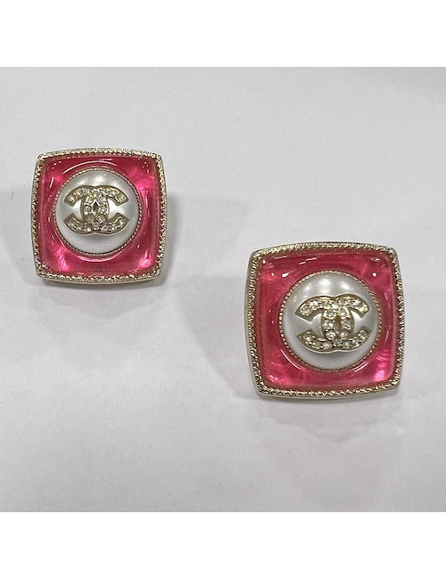 Clous CHANEL carrés rose nacre 
