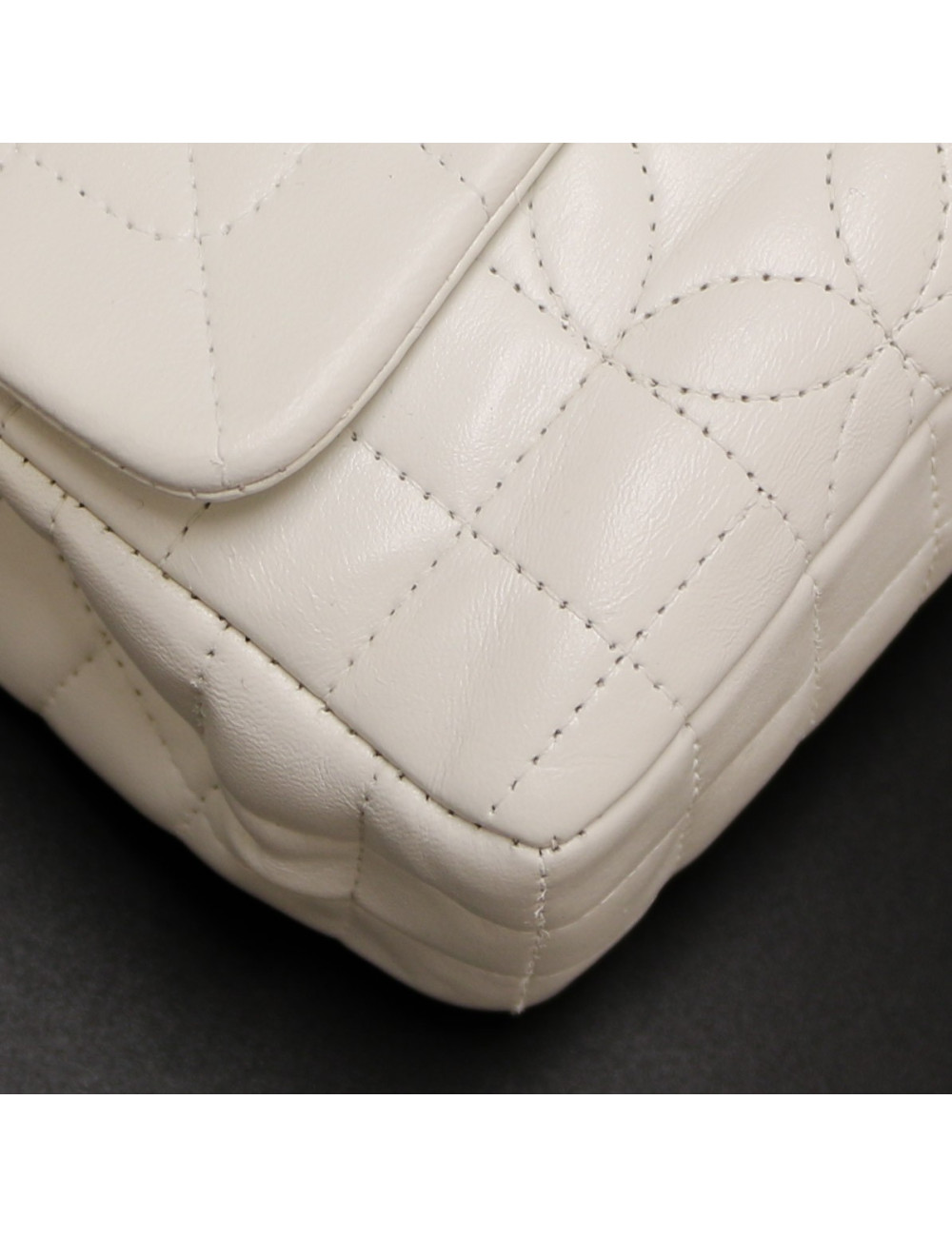 A RETEINDRE Timeless CHANEL blanc