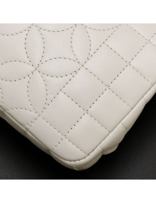 A RETEINDRE Timeless CHANEL blanc