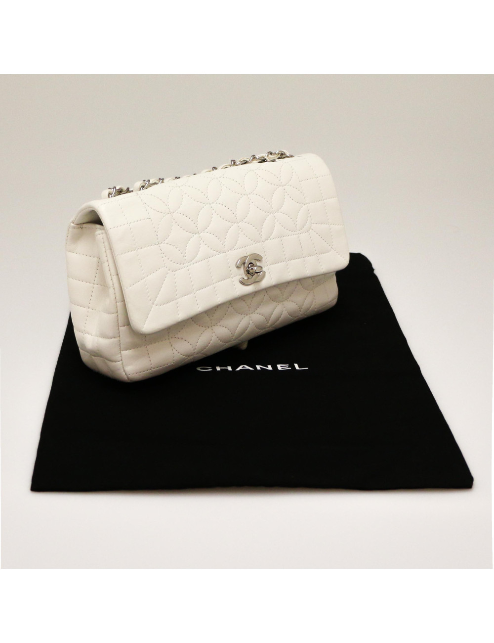 A RETEINDRE Timeless CHANEL blanc