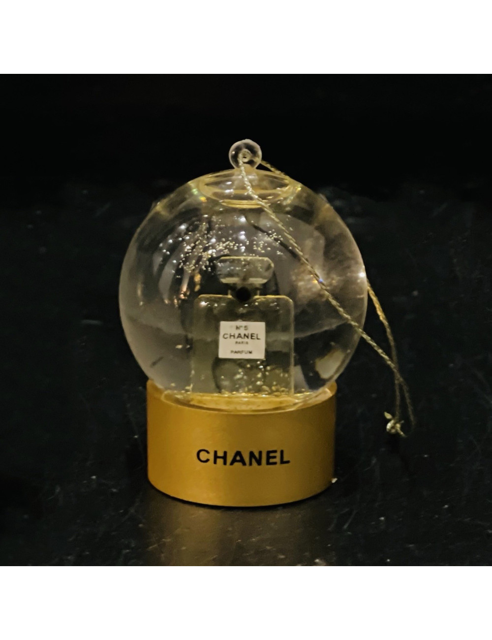 Mini boule à neige CHANEL pour sapin de Noèl