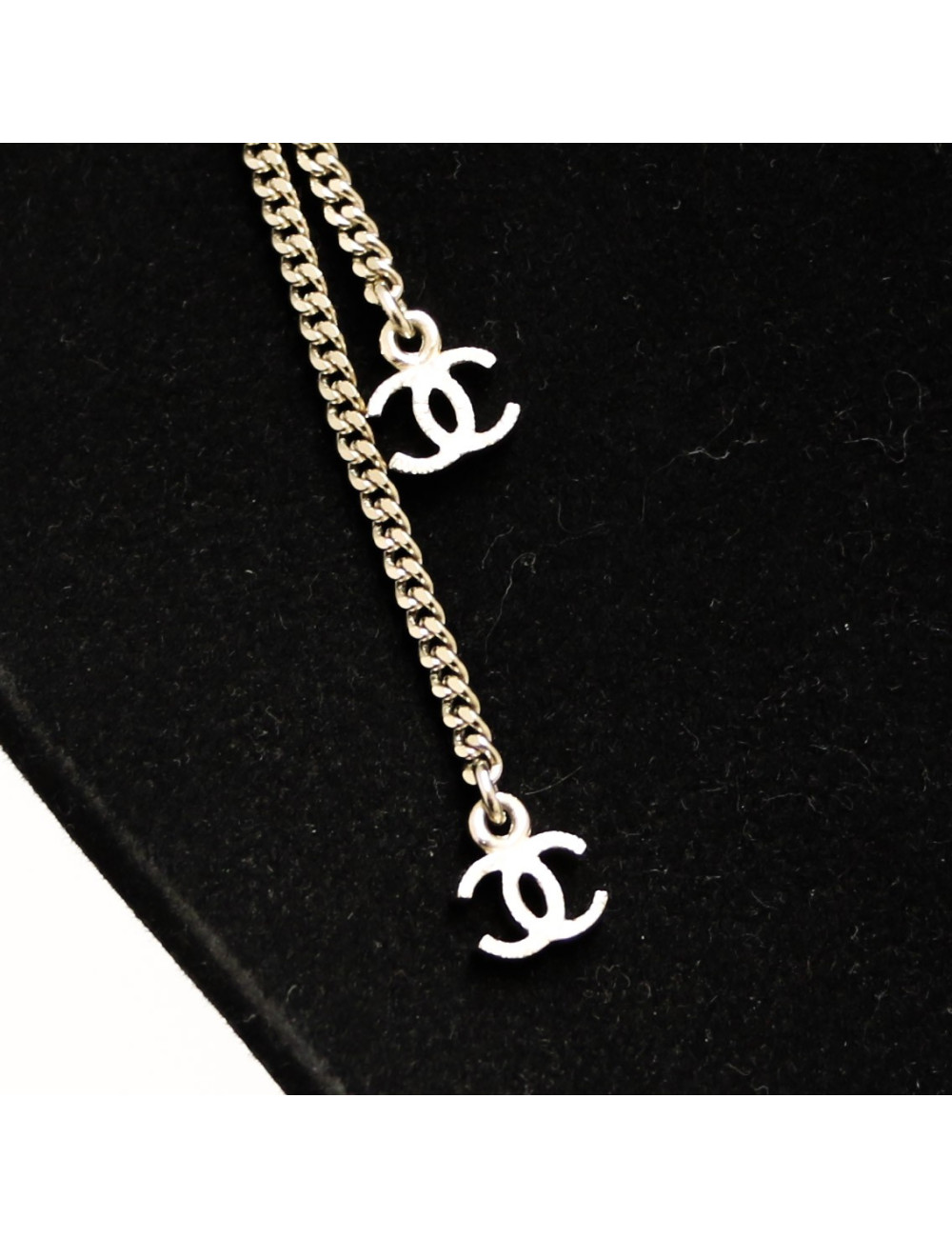 CHANEL stones and pearls necklace