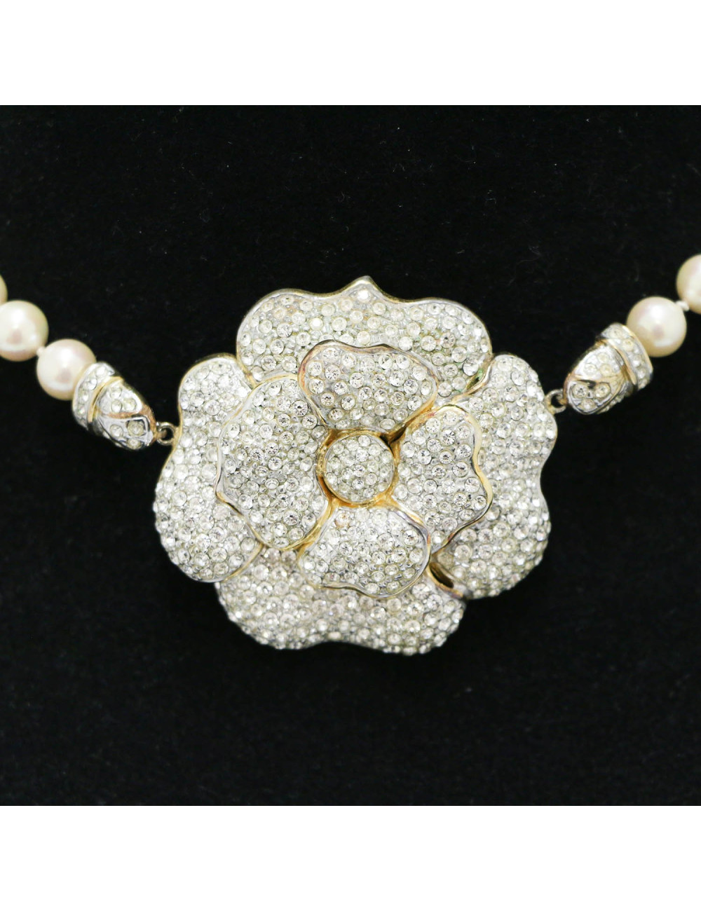 Collier camélia strass perles nacrées