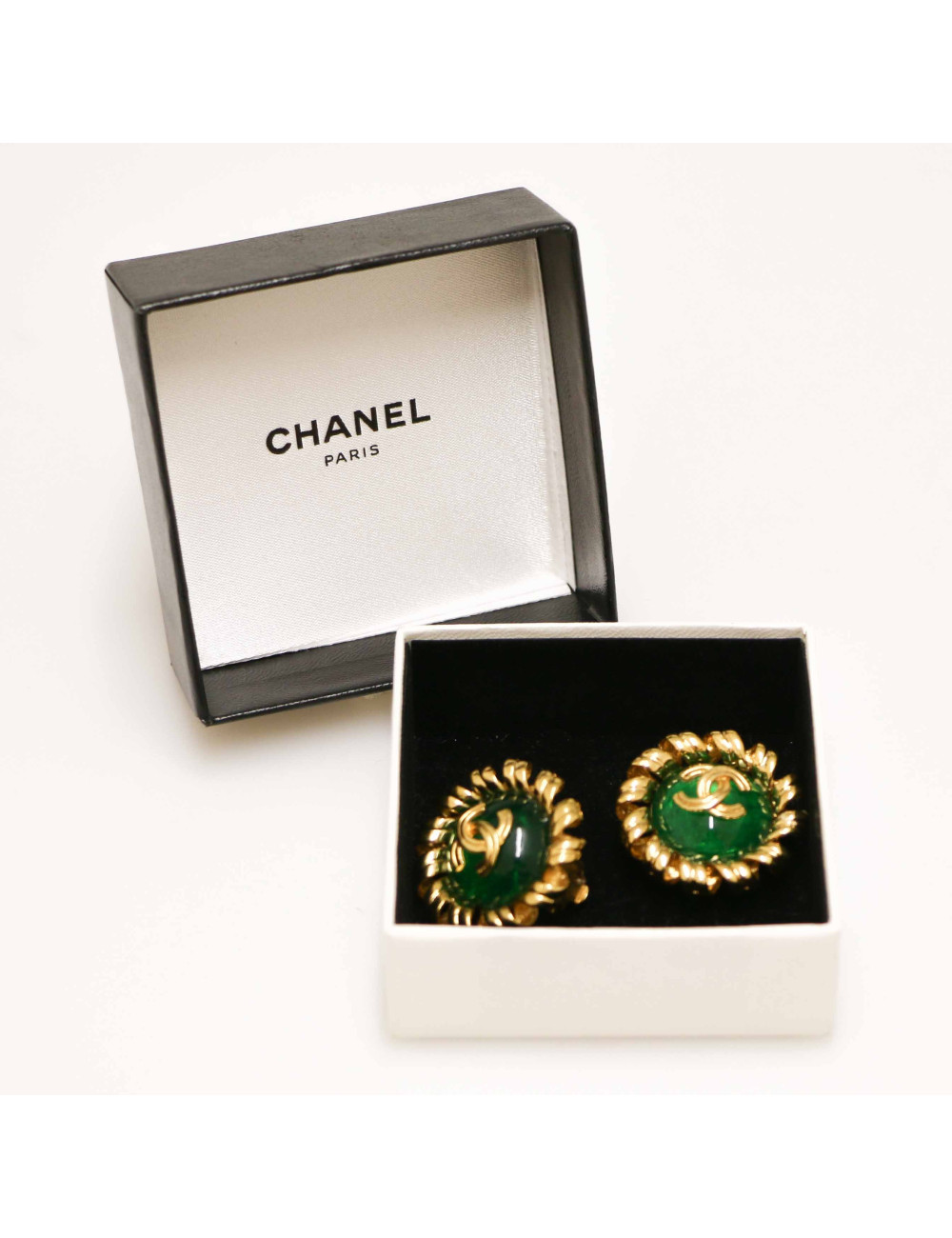 Clips vintage CHANEL pâte de verre