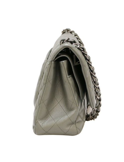 Jumbo CHANEL cuir lisse matelassé gris