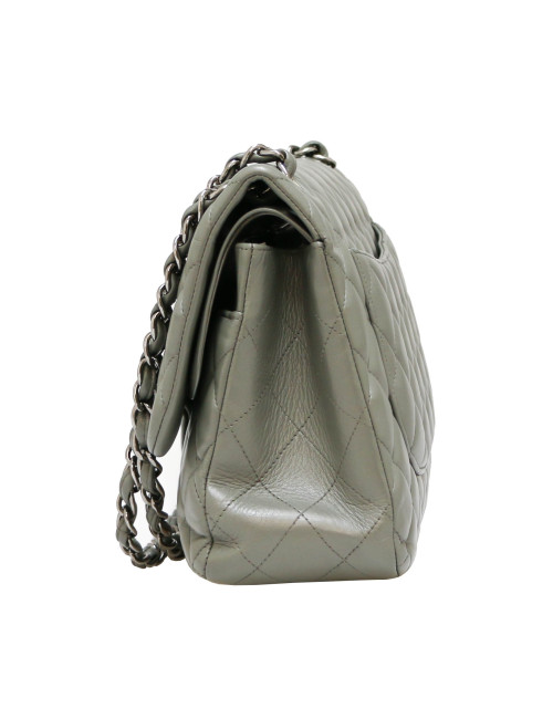 Jumbo CHANEL cuir lisse matelassé gris