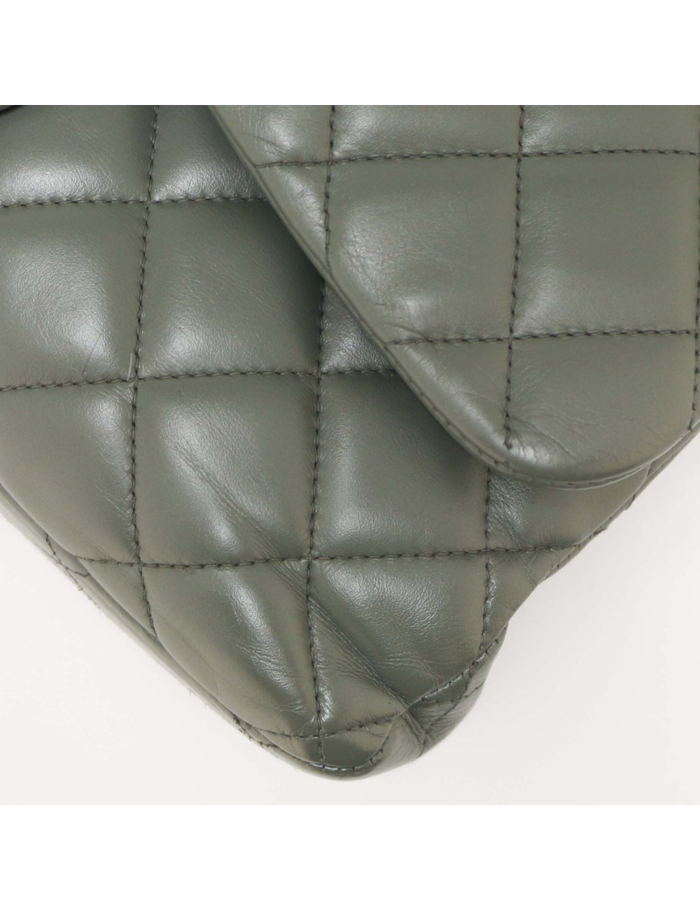 Jumbo CHANEL cuir lisse matelassé gris