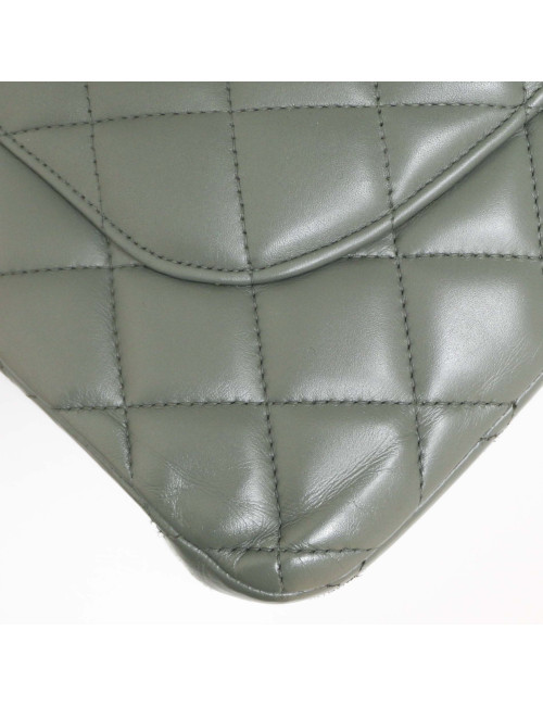 Jumbo CHANEL cuir lisse matelassé gris