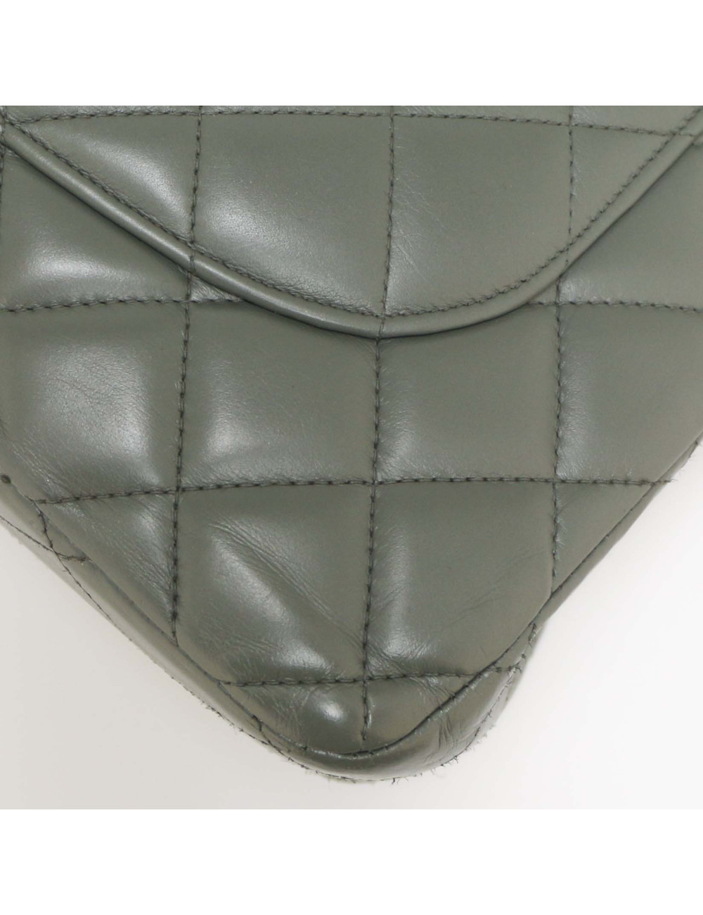 Jumbo CHANEL cuir lisse matelassé gris