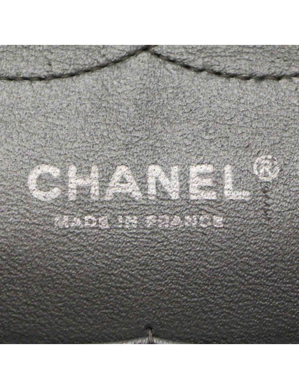 Jumbo CHANEL cuir lisse matelassé gris
