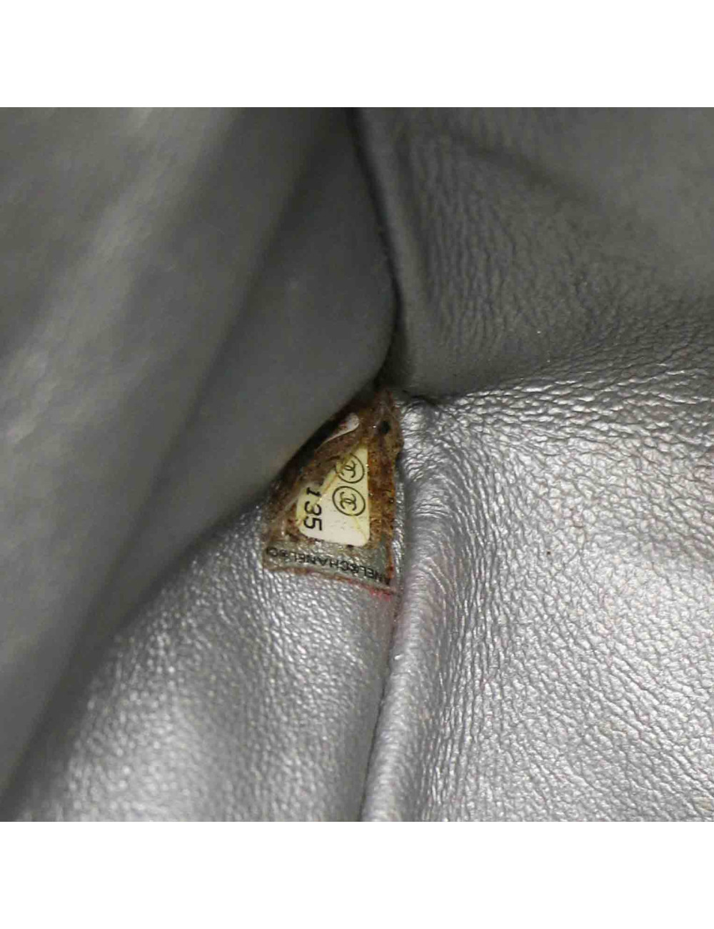 Jumbo CHANEL cuir lisse matelassé gris