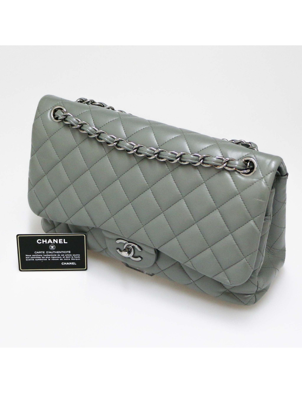 Jumbo CHANEL cuir lisse matelassé gris