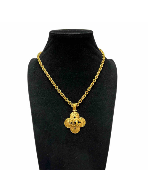 Collier CHANEL coeur CC doré