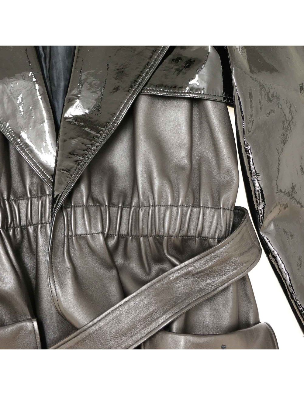 Trench T 42 CHANEL cuir verni et cuir noir