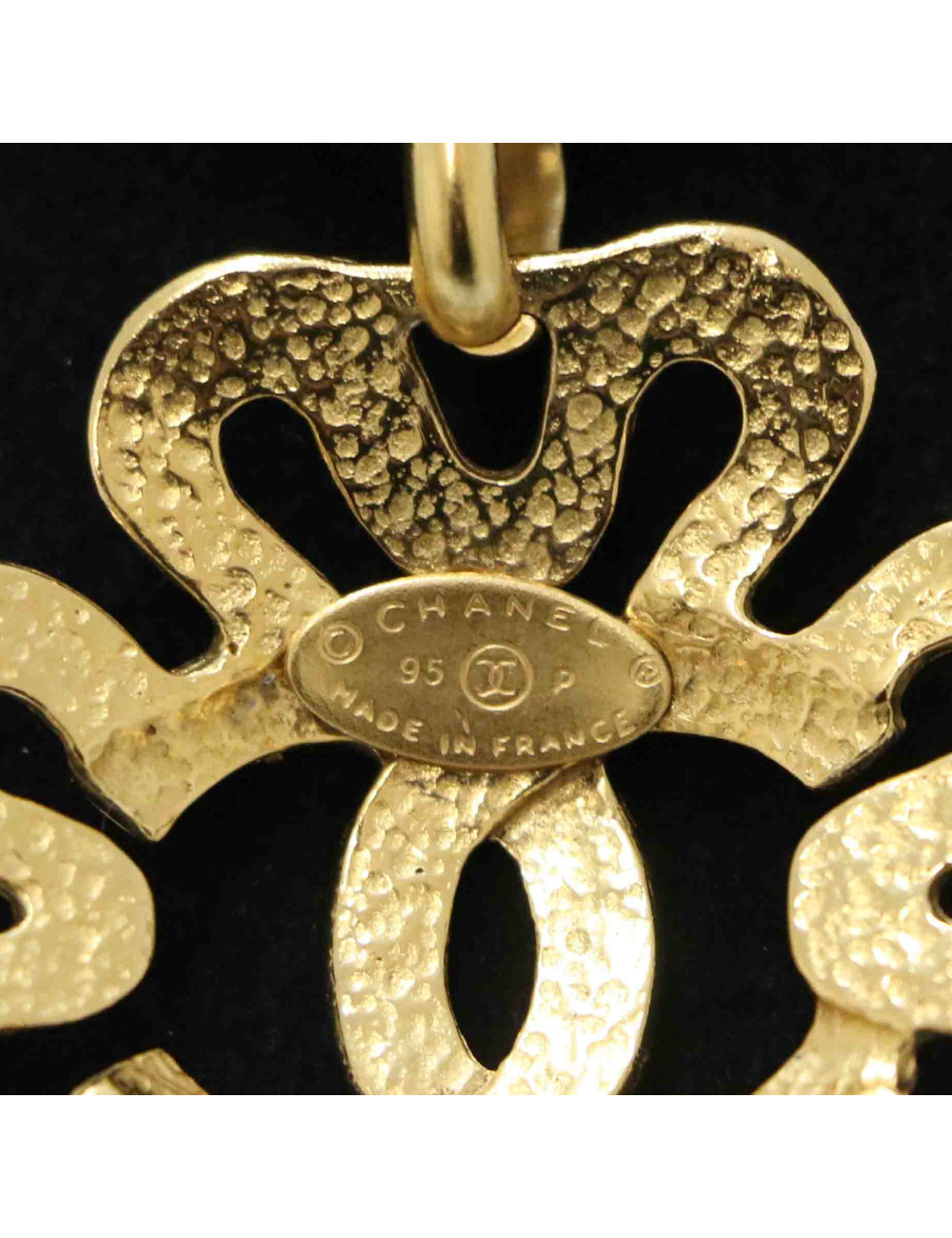 Collier pendentif CHANEL vintage doré