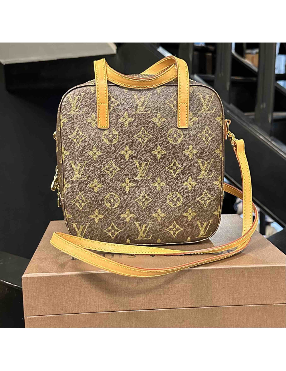 Petit sac LOUIS VUITTON monogrammé bandoulière