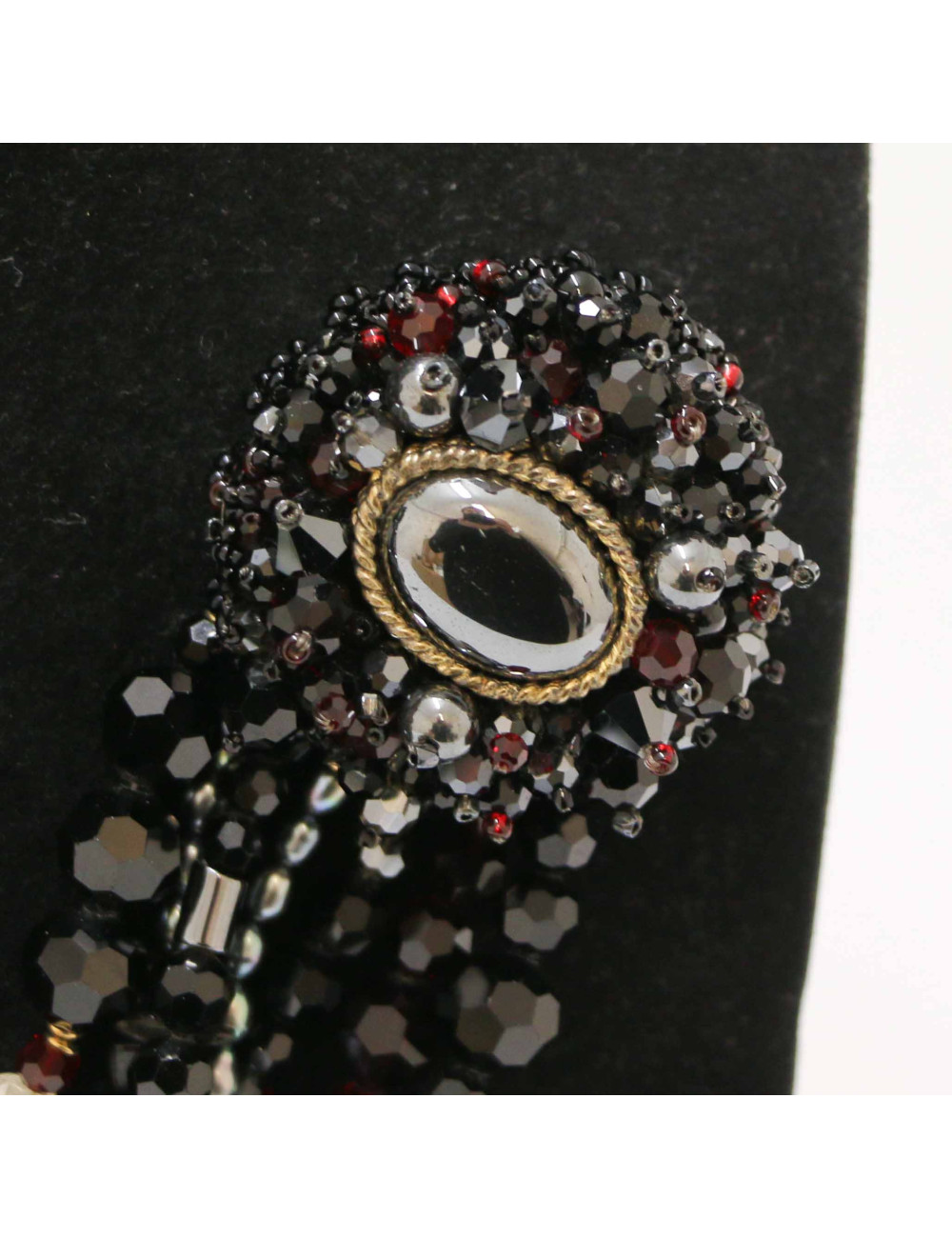 Broche chatelaine CHANEL multirangs pierres