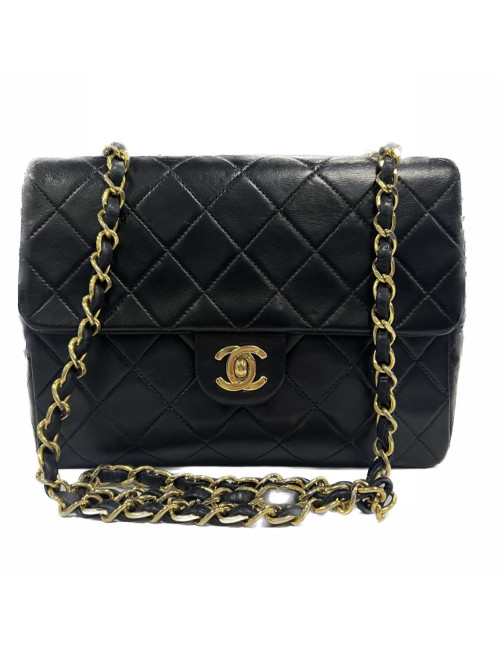 CHANEL Square matelassé noir
