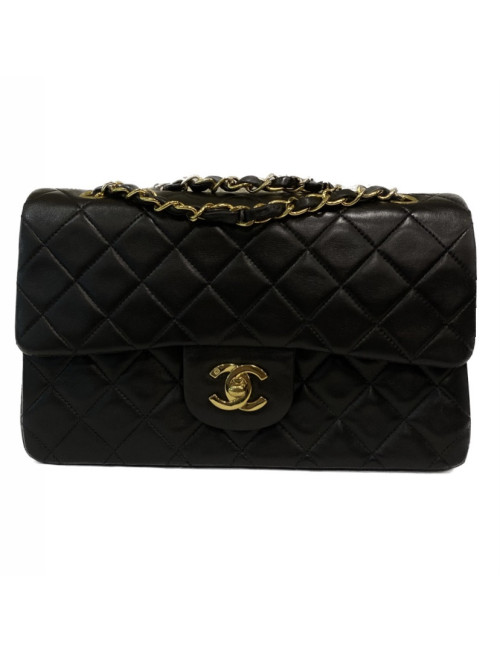 Small timeless CHANEL noir