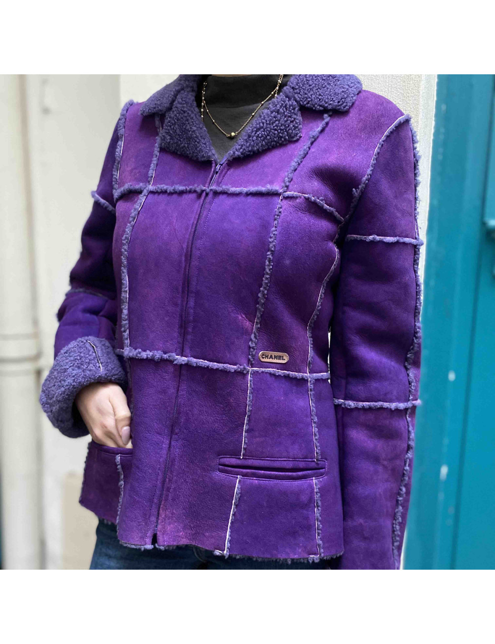 Veste CHANEL peau retournée violette T36