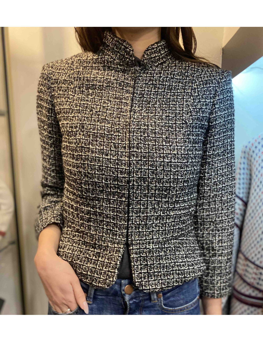 Veste T34 CHANEL en tweed noir et blanc avec fil doré
