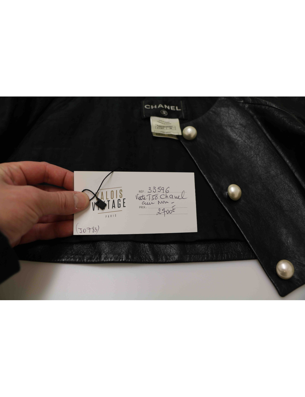 Veste courte T 38 CHANEL cuir noir 