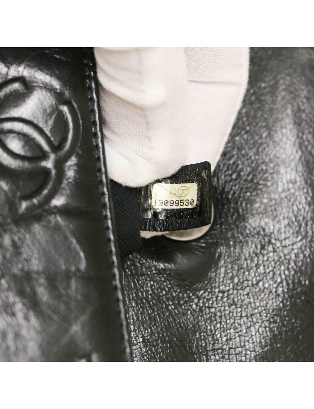 Sac CHANEL cuir embossé noir