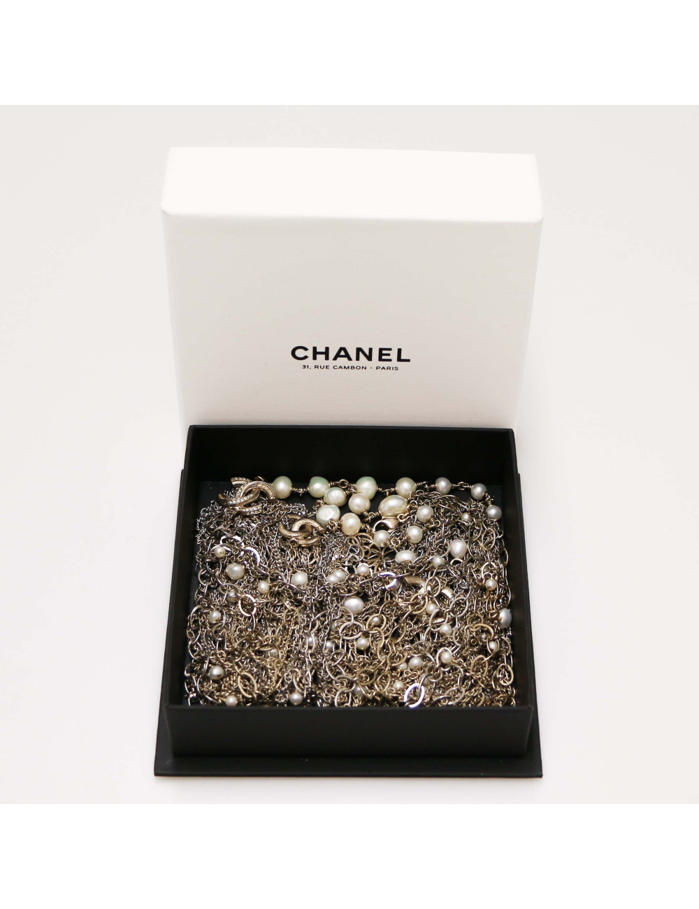 Plastron CHANEL chainettes perles