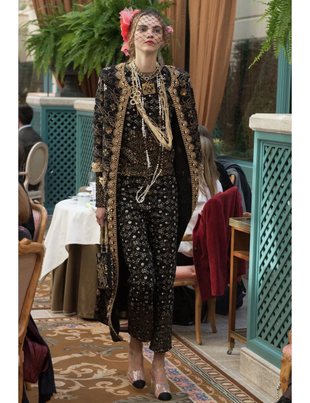 CHANEL  Paris- Ritz long necklace