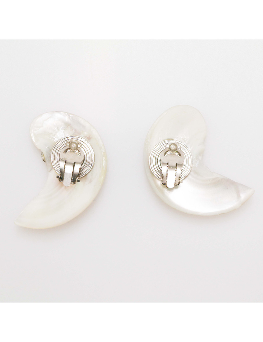 Boucles d'oreille nacre, corail et brillants