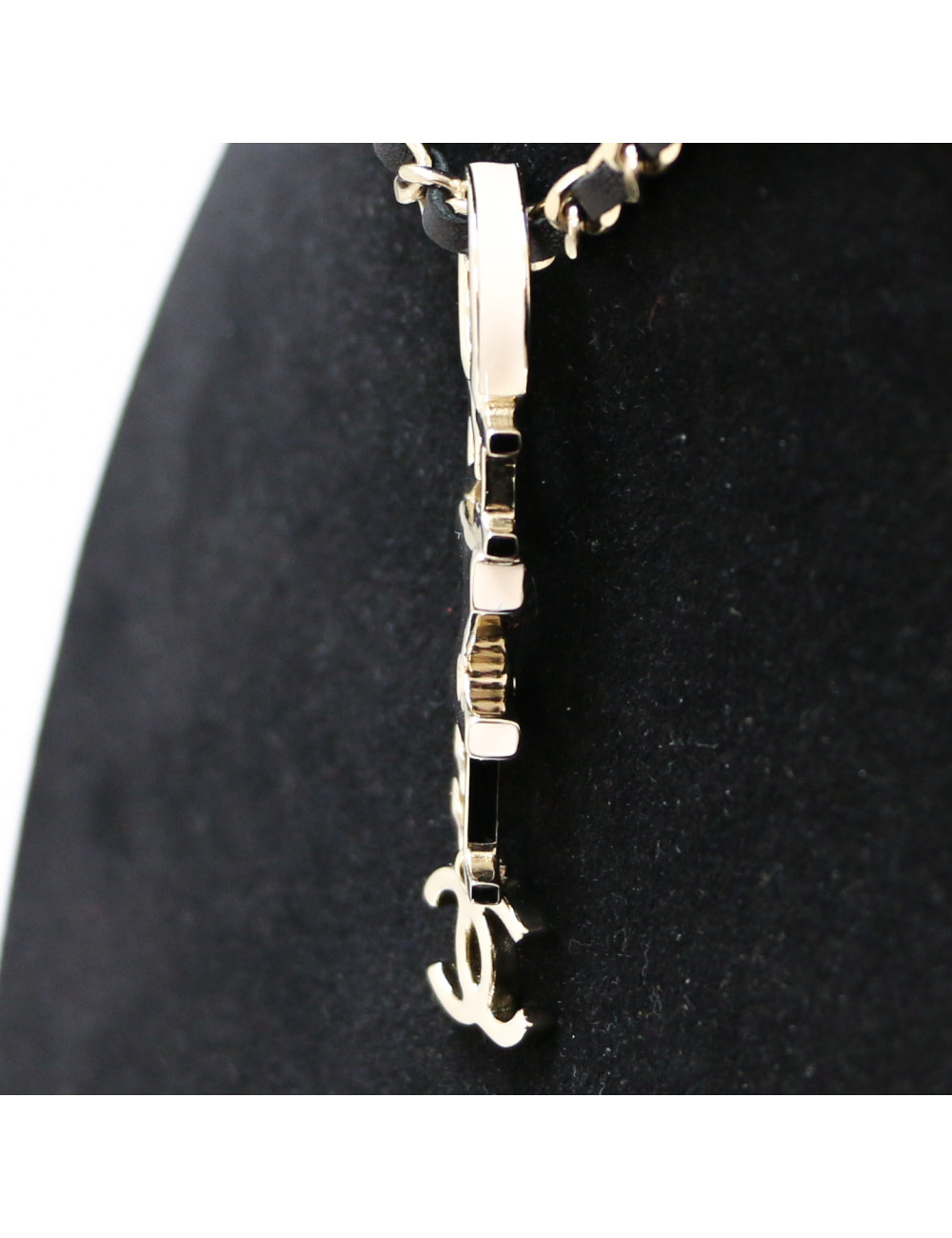 Collier CHANEL chaine entrelacée de cuir