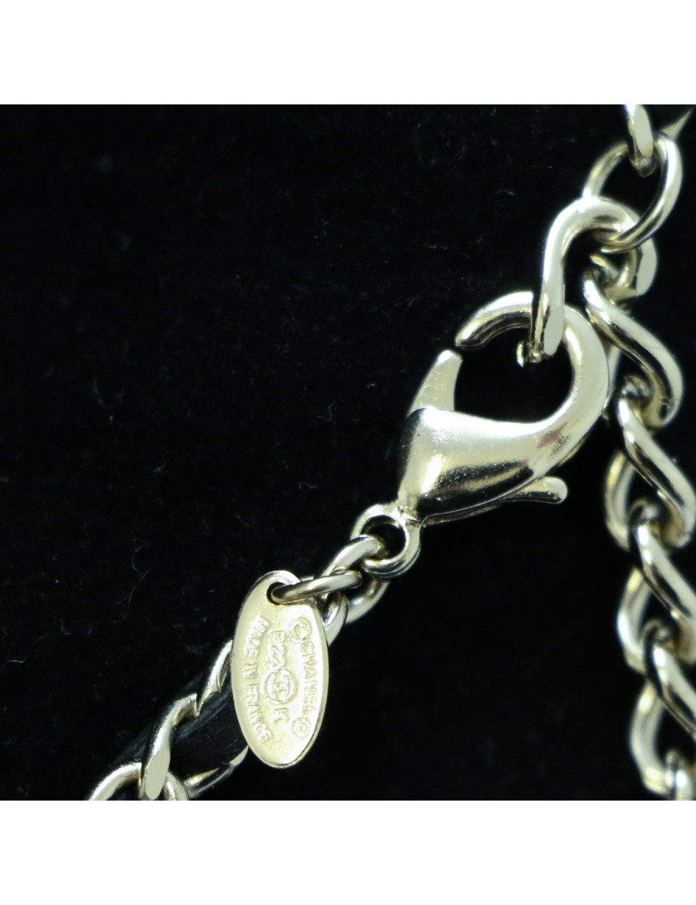 Collier CHANEL chaine entrelacée de cuir