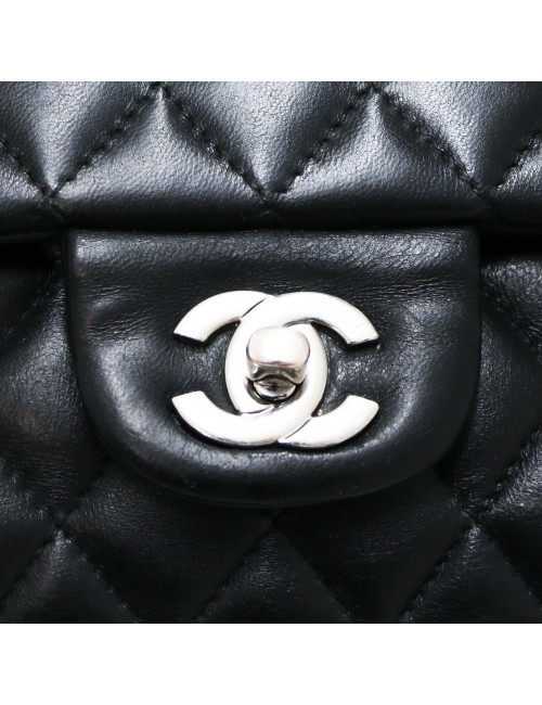 Timeless CHANEL matelassé noir
