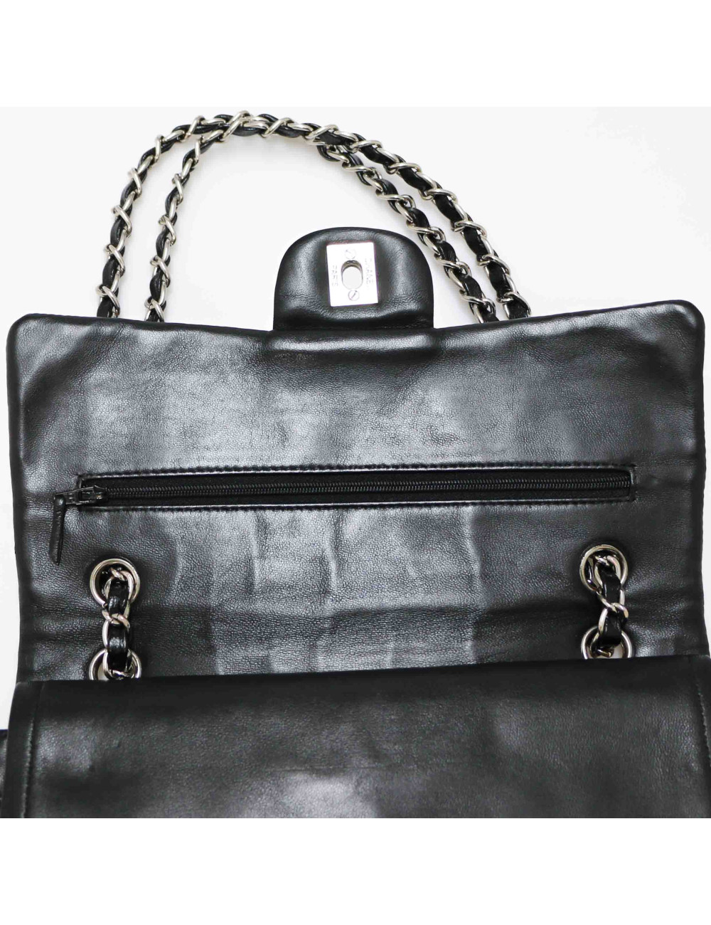 Timeless CHANEL matelassé noir