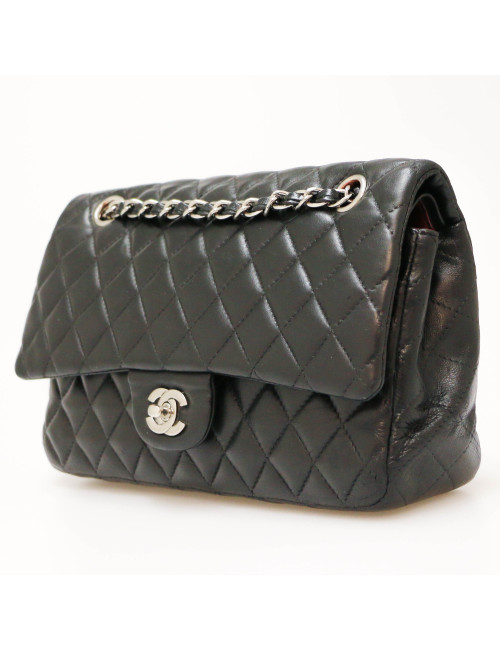 Timeless CHANEL matelassé noir