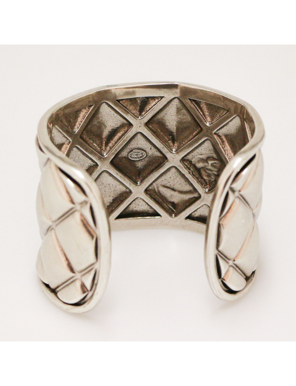 Manchette CHANEL matelassée argent