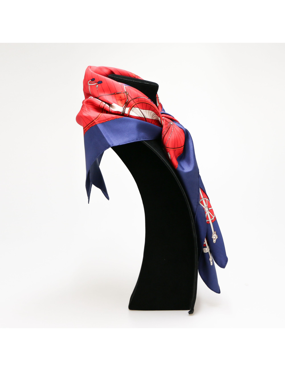 Carré HERMES soie 100 %