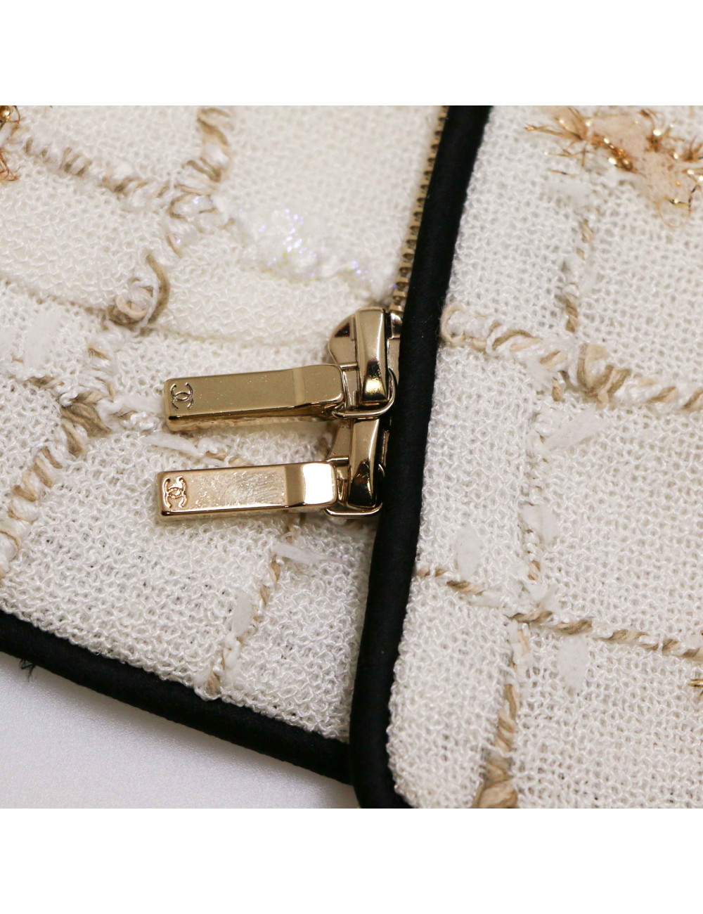 Veste CHANEL blanc et doré gansé de noir