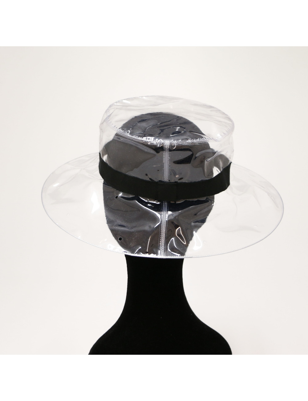 Chapeau CHANEL transparent
