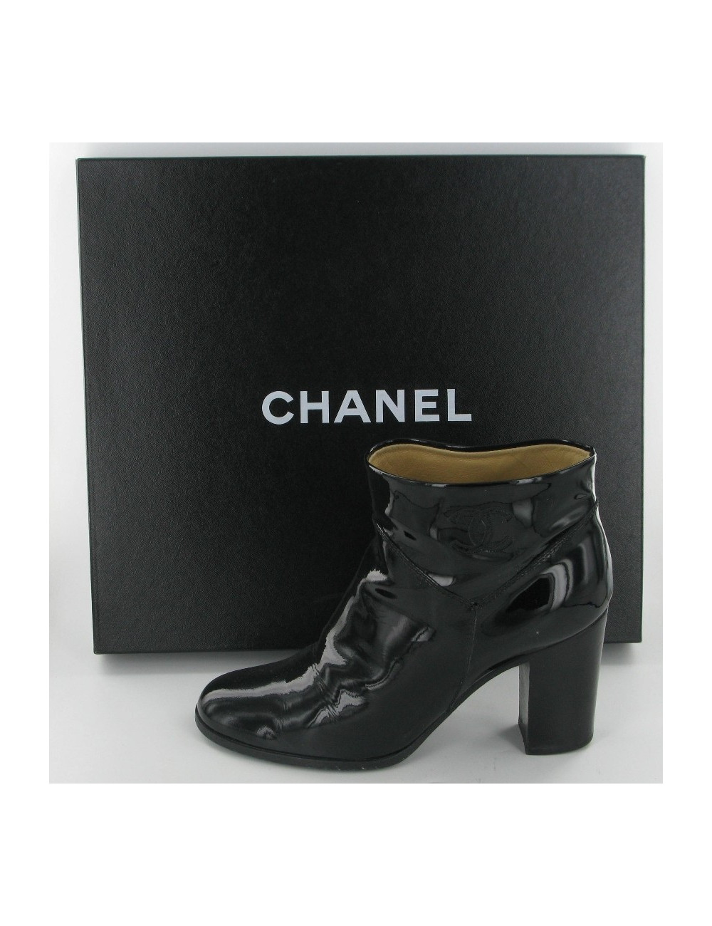 Leather varnish black CHANEL boots